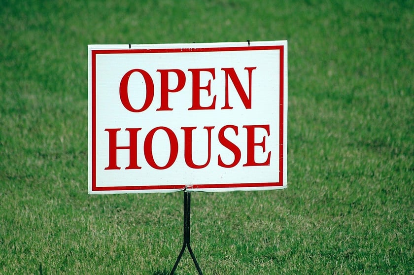 best-times-of-the-year-to-buy-and-sell-a-home-open-house